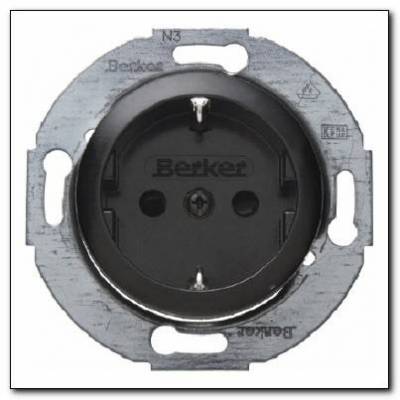 Gniazdo SCHUKO z podwyższoną ochroną styków; czarny; 1930/Glas/Palazzo Numer katalogowy: 475501