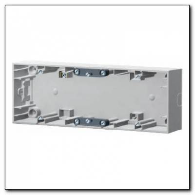 Puszka natynkowa 3-krotna pozioma; śnieżnobiały; K.1 Numer katalogowy: 10537009